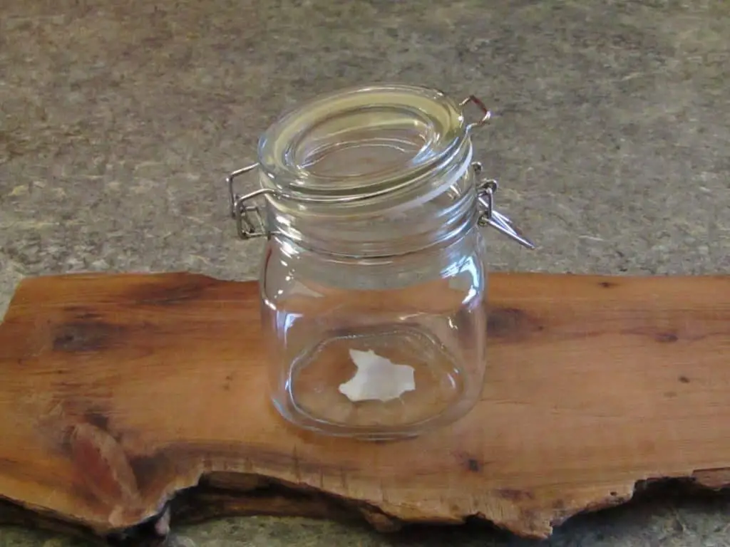 A sealable swing topped jar