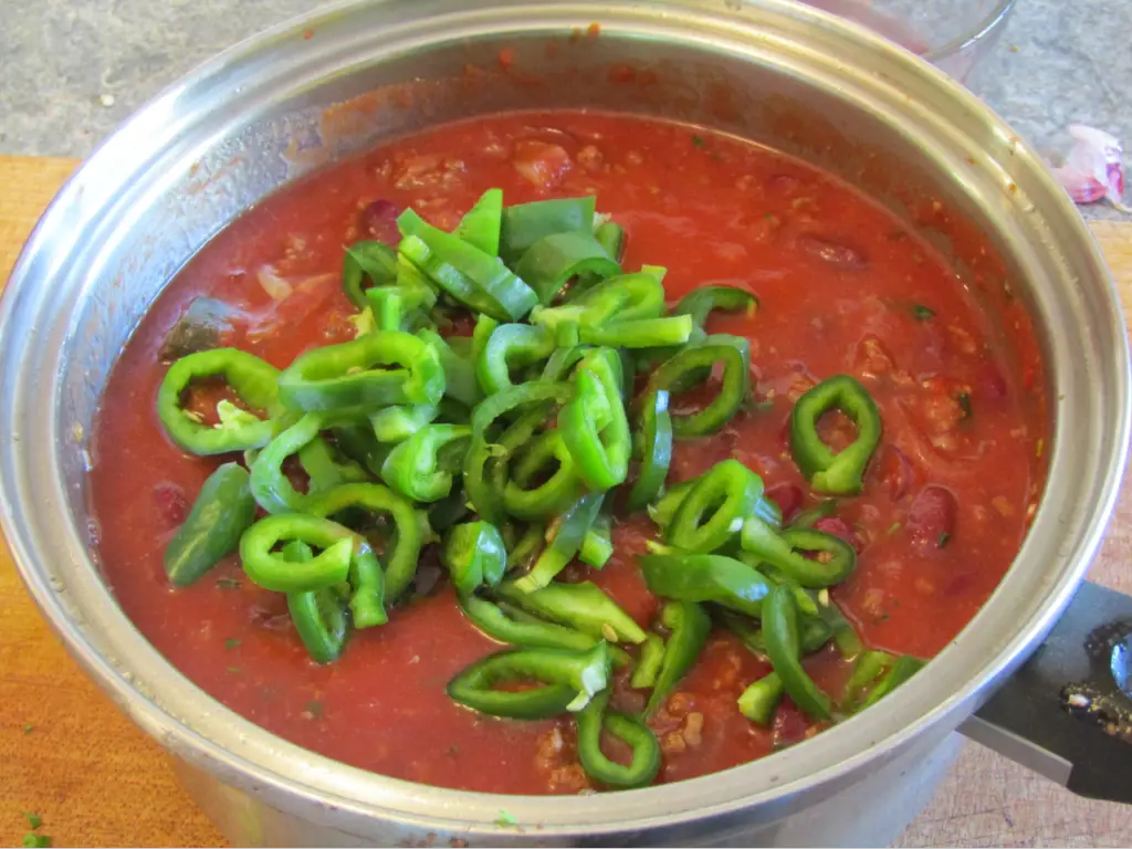 Add green peppers to chili