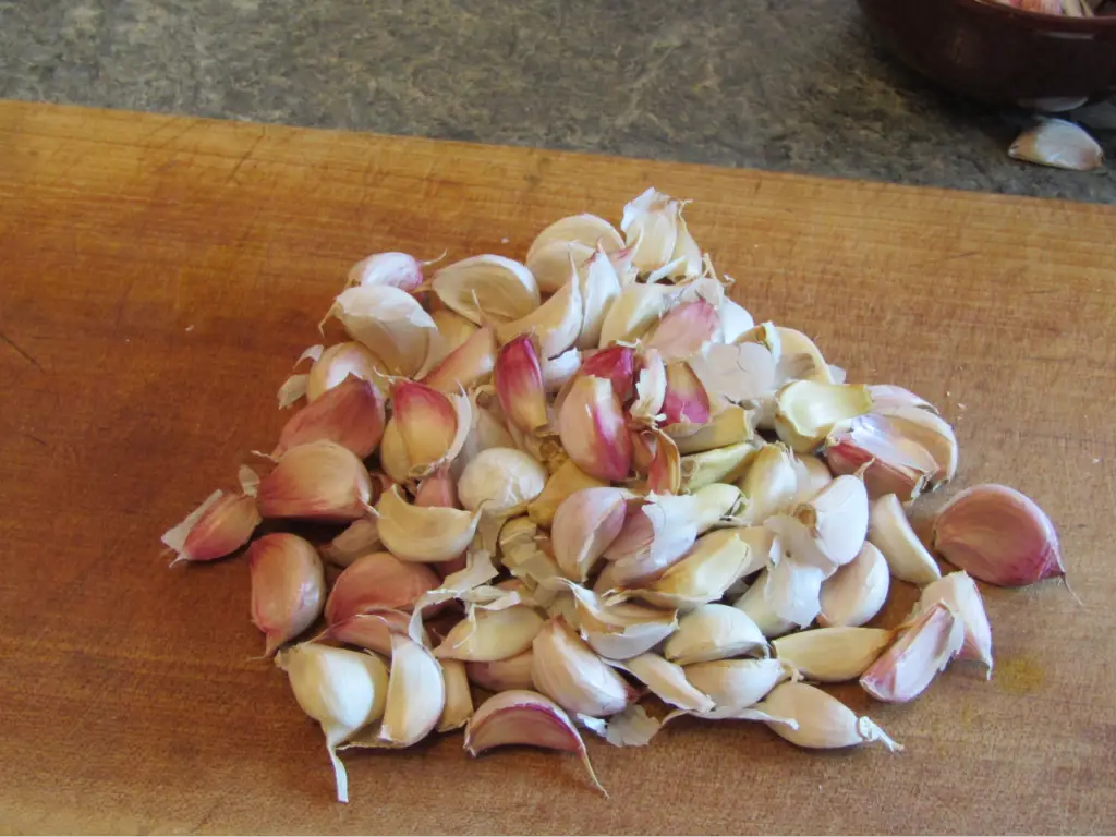A pile of garlic cloves still in their husks