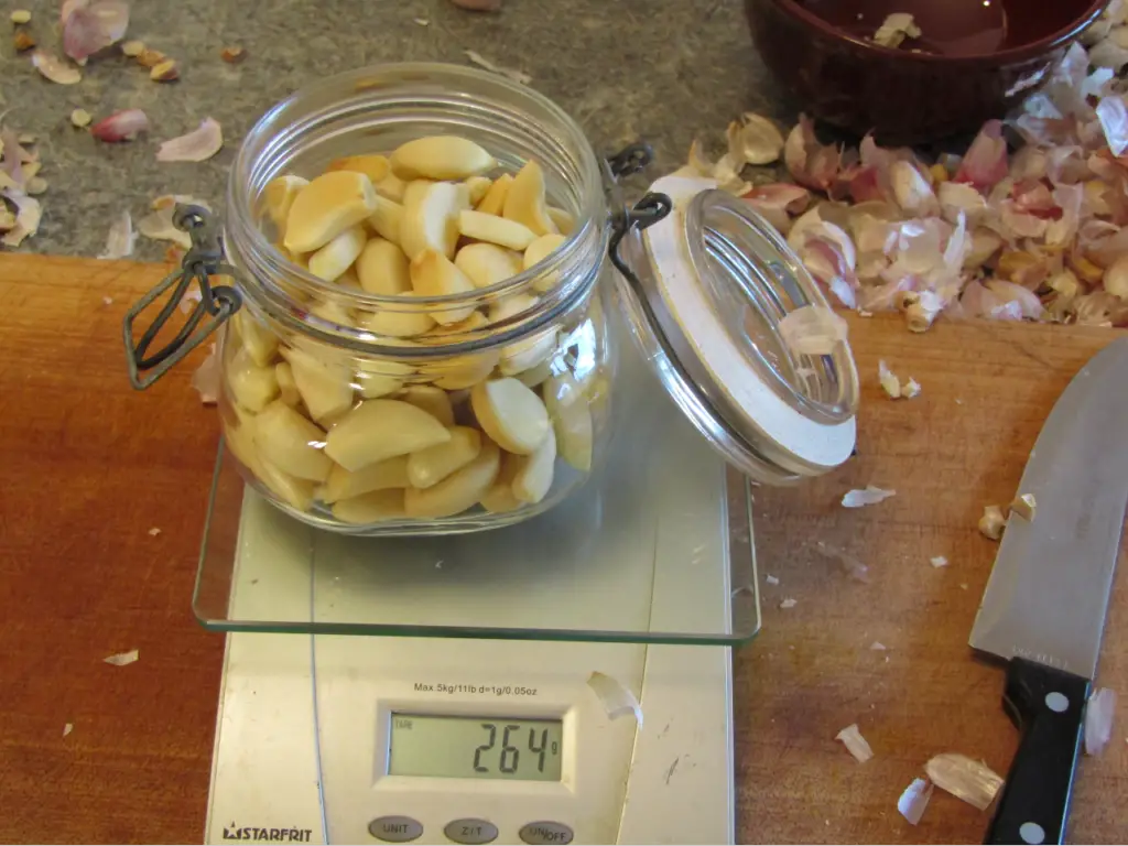 swing topped jar on scale filled with garlic cloves