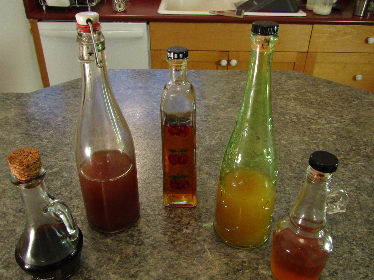 Five types of extra strong vinegar in a variety of bottles